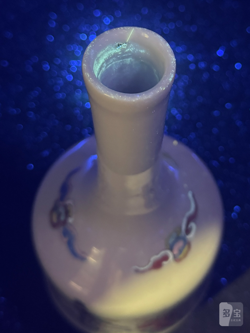 清乾隆 青花粉彩浮雕西番莲瑞狮六方塔座 - 图15